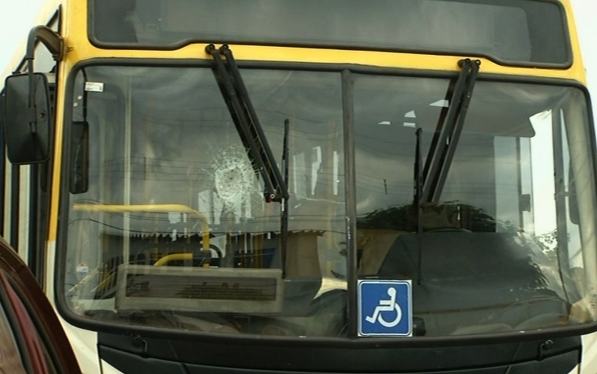 Oito ônibus apedrejados na BR-040 em Luziânia: motoristas relatam susto