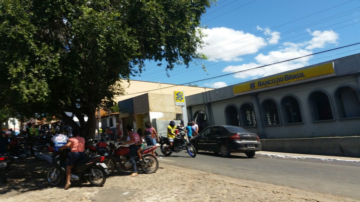 Suspeito de assaltos a bancos é preso em shopping de Goiás