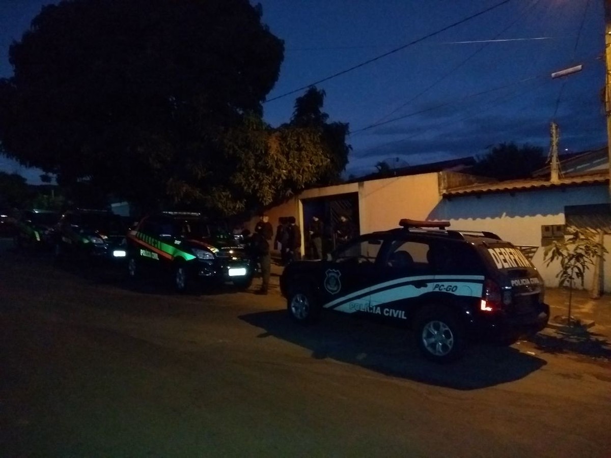 Polícia desmantela grupo de roubo de carros em Goiás
