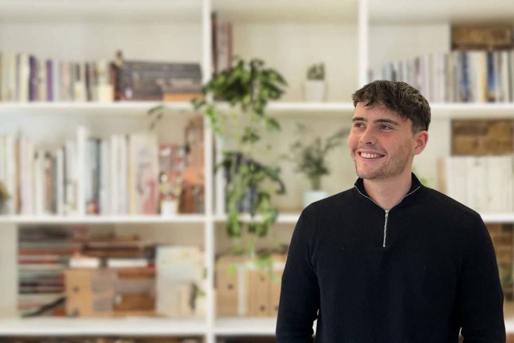 “Geração Z Rejeita Alienação do Trabalho e Se Aproxima do Pensamento Marxista: Uma Análise Política” – 16/10/2025 – Marcos Augusto Gonçalves