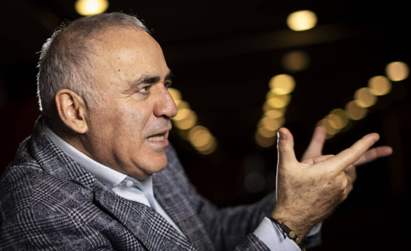 Kasparov derrota Anand mais uma vez em revanche pelo título mundial – 13/10/2025 – Esporte