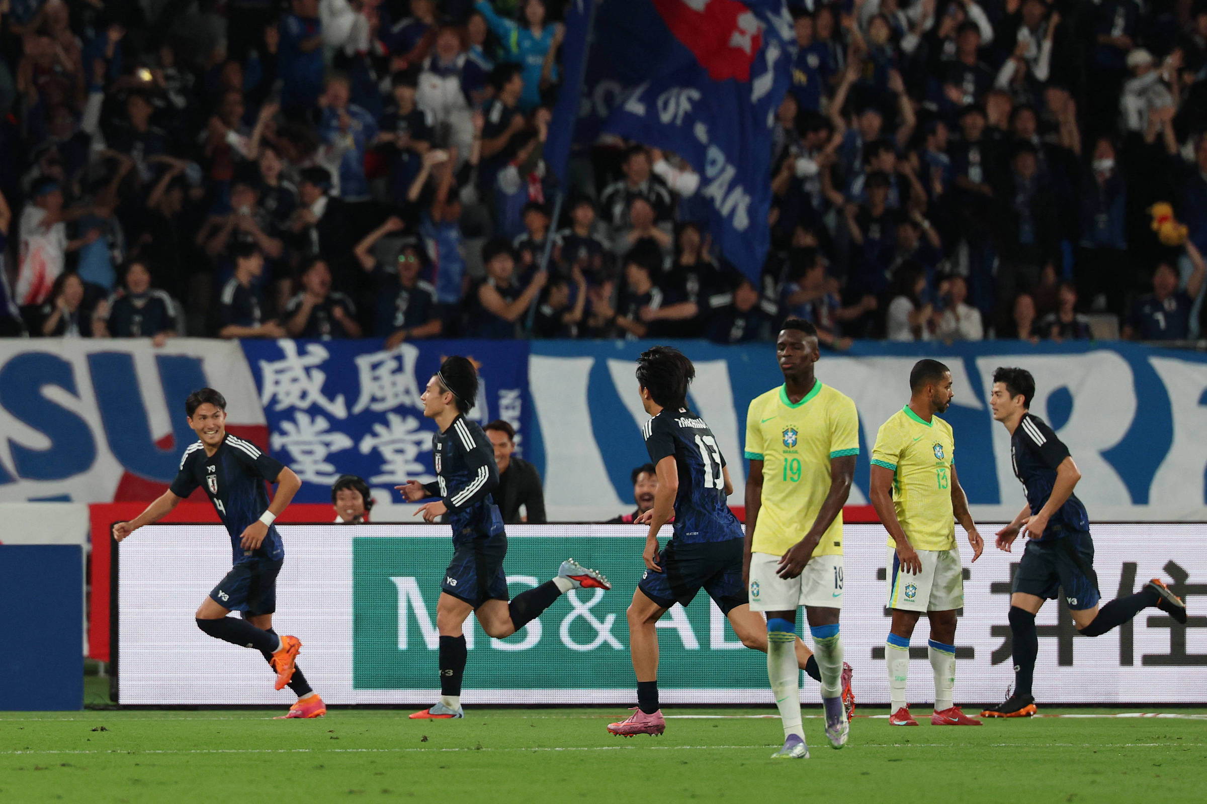 Brasil enfrenta primeira derrota histórica para o Japão em partida de futebol – 14/10/2025