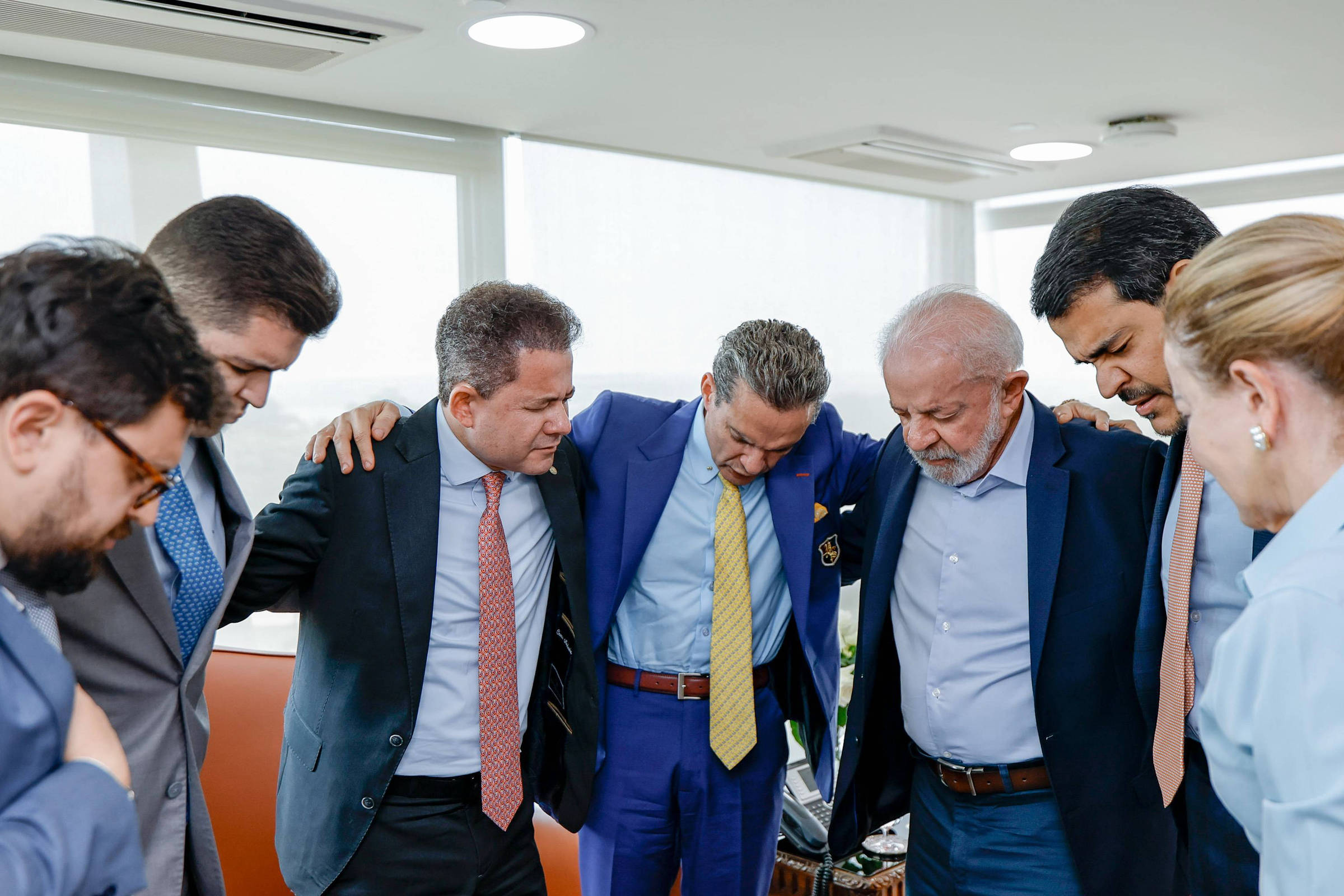 Evangélicos Reacendem Alianças Políticas com Lula: Análise do Cenário em 17 de Outubro de 2025