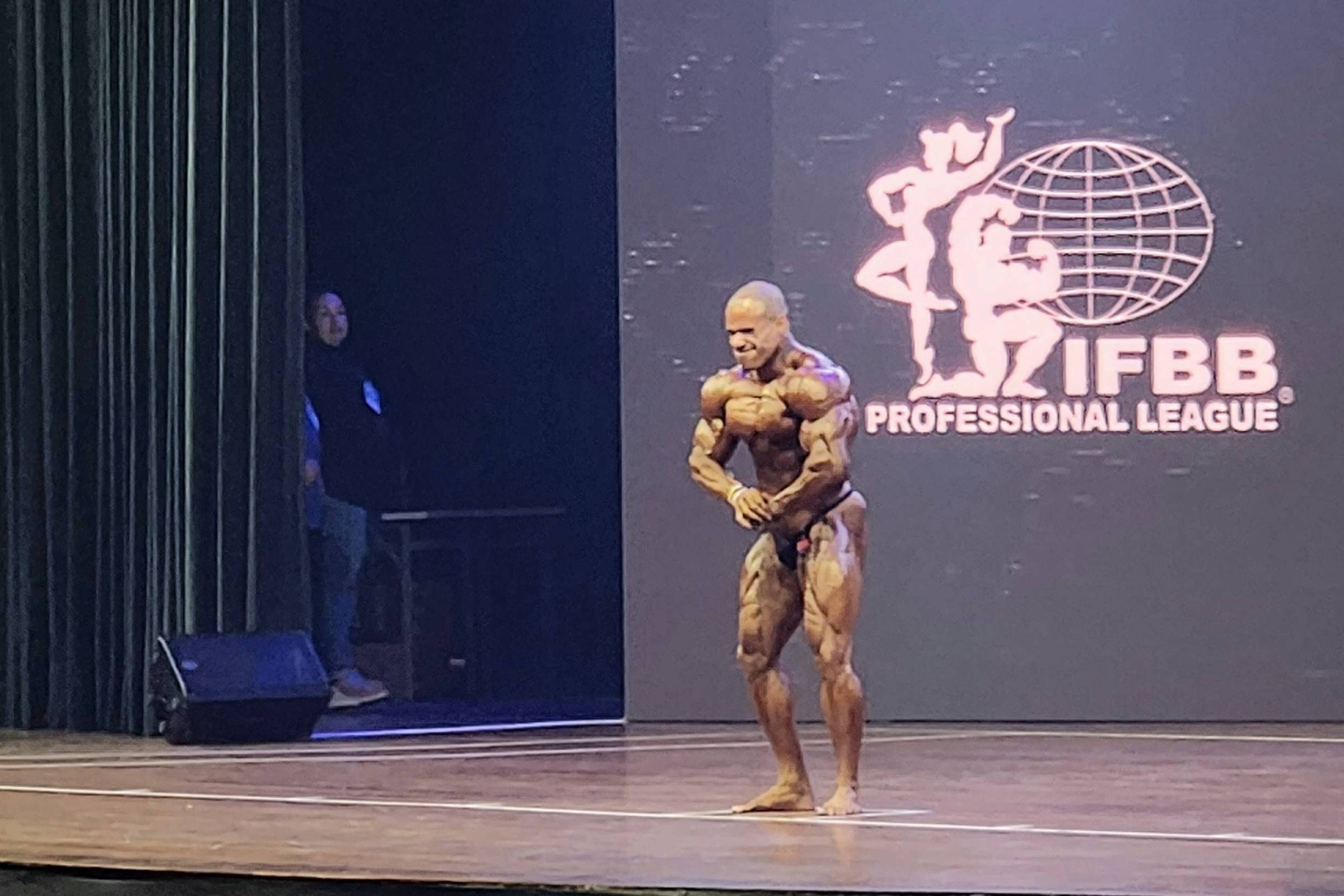 Felipe Moraes conquista título no Mr. Olympia Brasil na categoria 212 em 18 de outubro de 2025