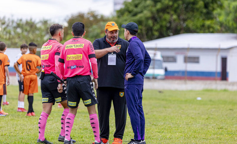 Racismo no Futebol Sub-12: Mãe Relata Crises de Choro do Filho Após Incidente – 23/10/2025 – Esporte