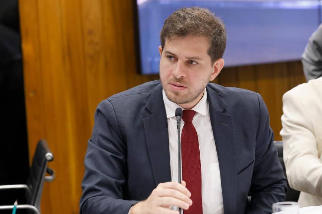 Relator aponta queda de 50% no impacto da licença paternidade em 26 de outubro de 2025