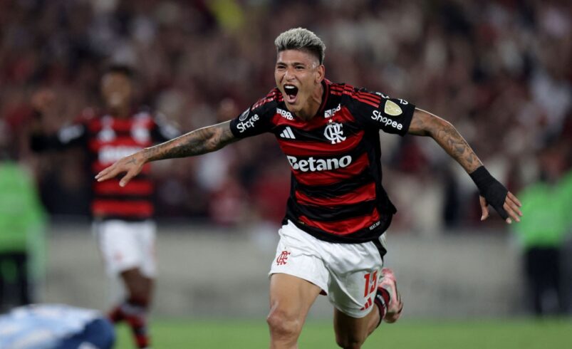 Carrascal brilha e Flamengo sai na frente na semifinal da Libertadores