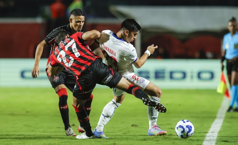 Vitória supera Bahia e ganha impulso na briga contra o rebaixamento