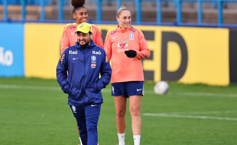 Arthur Elias busca equilíbrio em amistoso contra a Inglaterra