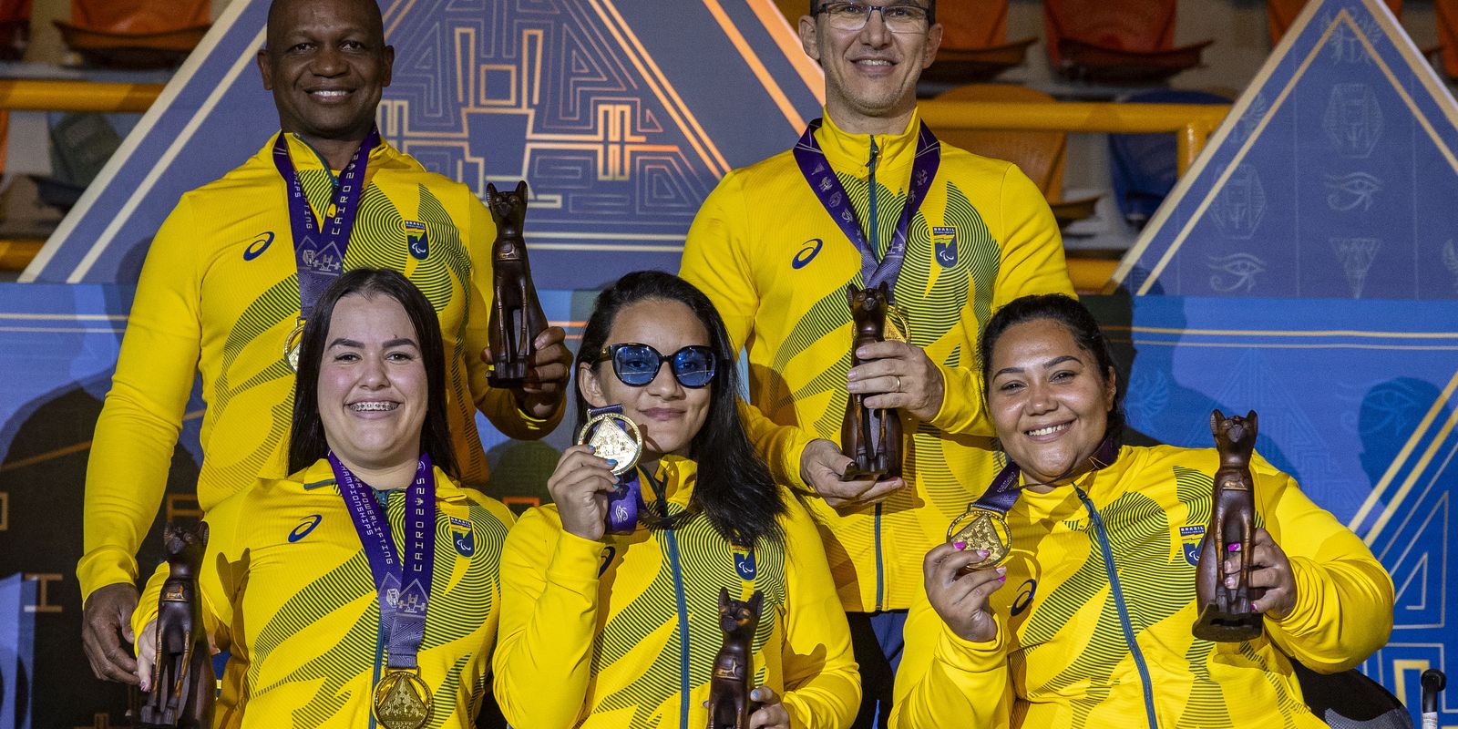 Brasil conquista medalha de ouro na competição por equipes femininas no Mundial de Halterofilismo