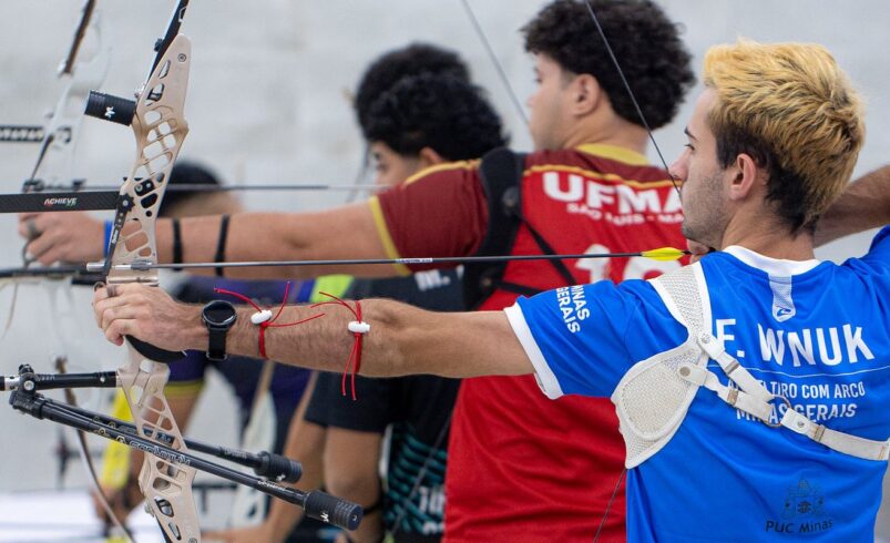 Fabio Klier conquista medalha de ouro no tiro com arco na estreia da modalidade nos Jogos Universitários Brasileiros (JUBs)