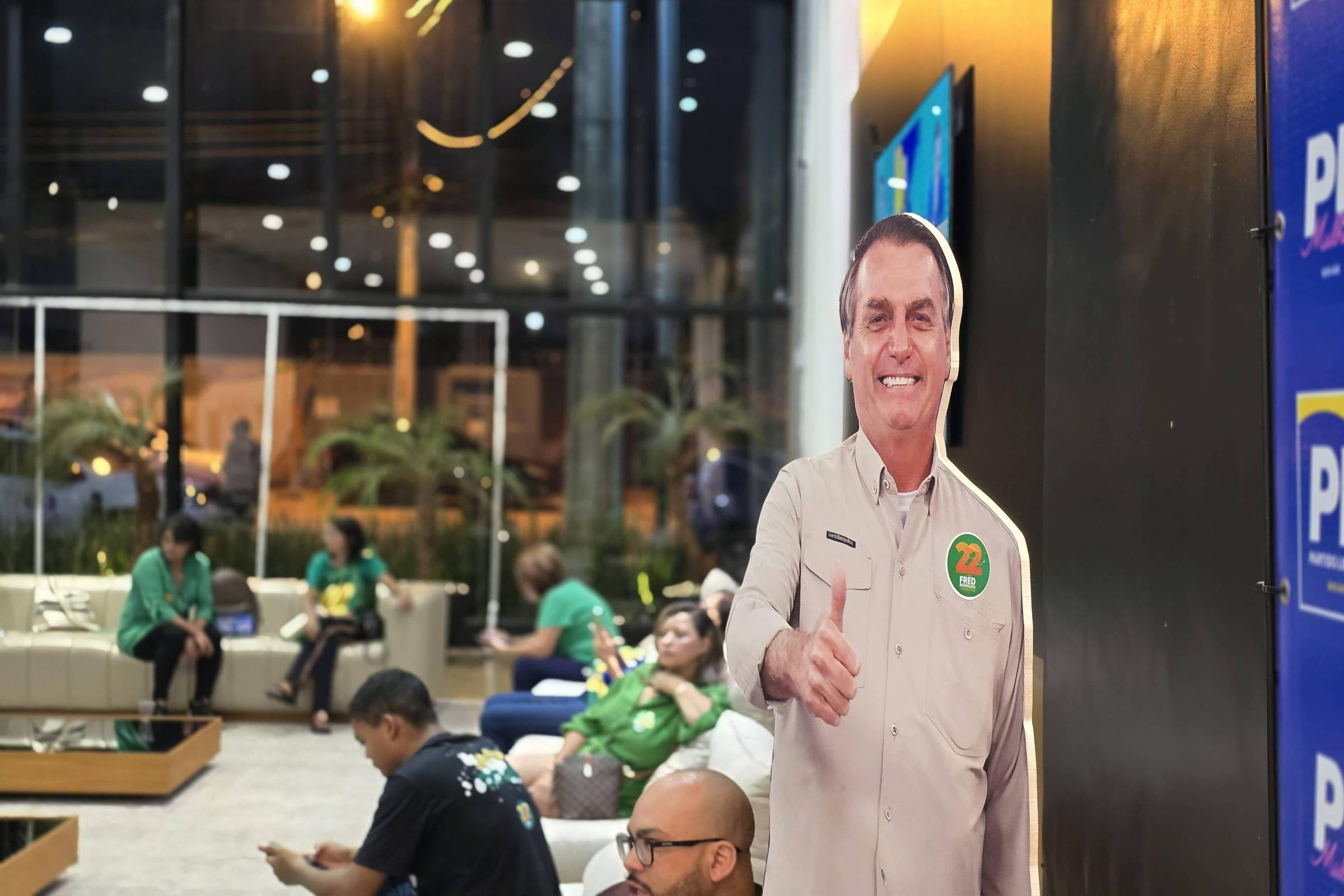 Proposta de Lei Permite Uso de Boneco de Papelão de Bolsonaro em Campanhas Eleitorais de 2025