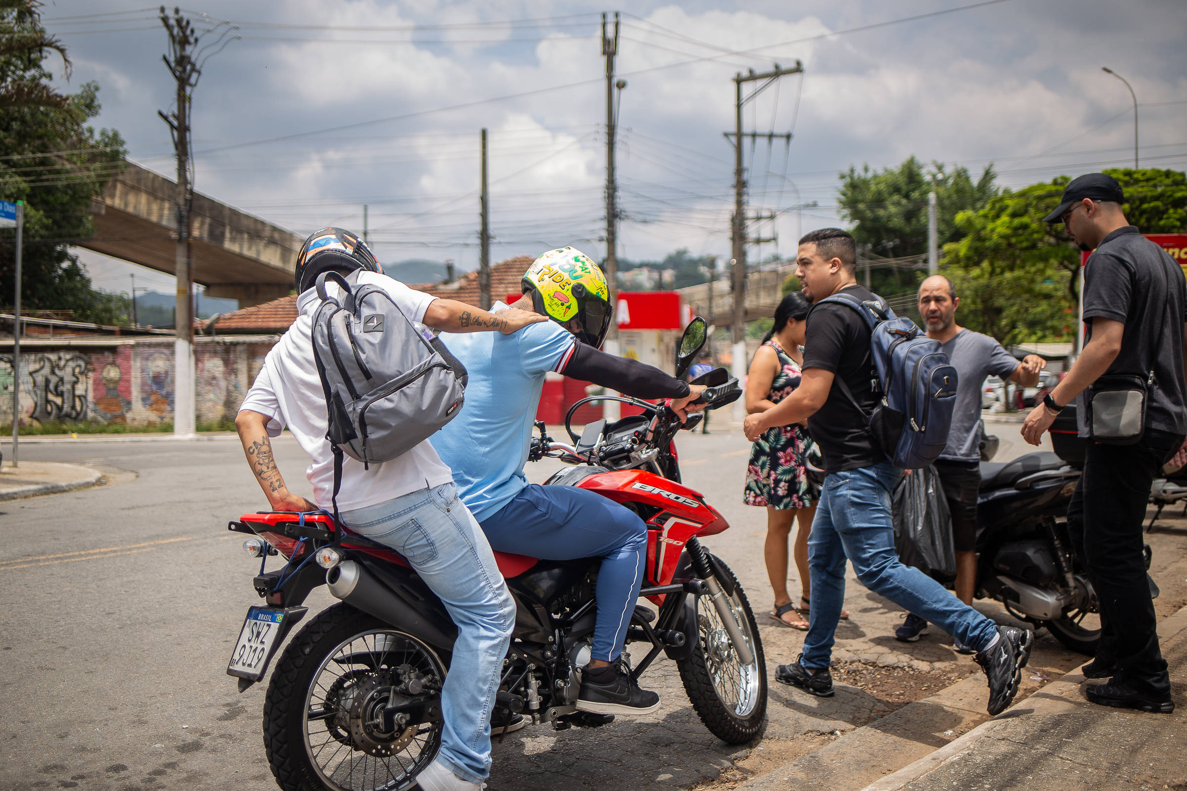 Centrais Sindicais Pedem a Boulos Regulamentação de Motoboys em São Paulo – 04/11/2025 – Painel
