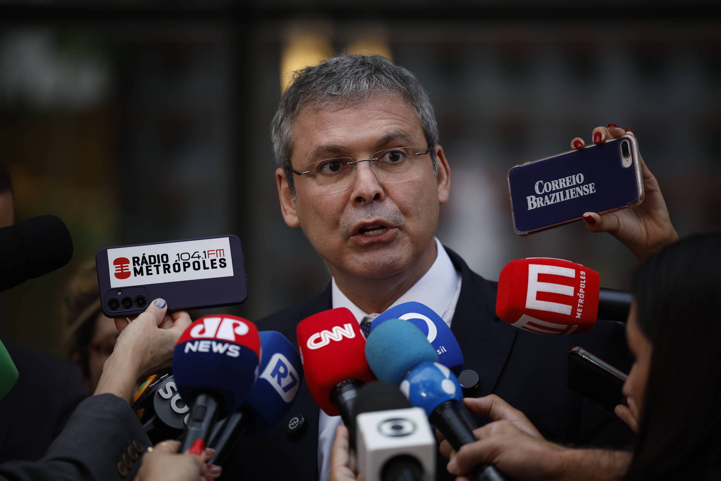 Lindbergh Critica PL Antifacção e Afirma que Lula Enfrentou Furto Político – 09/11/2025