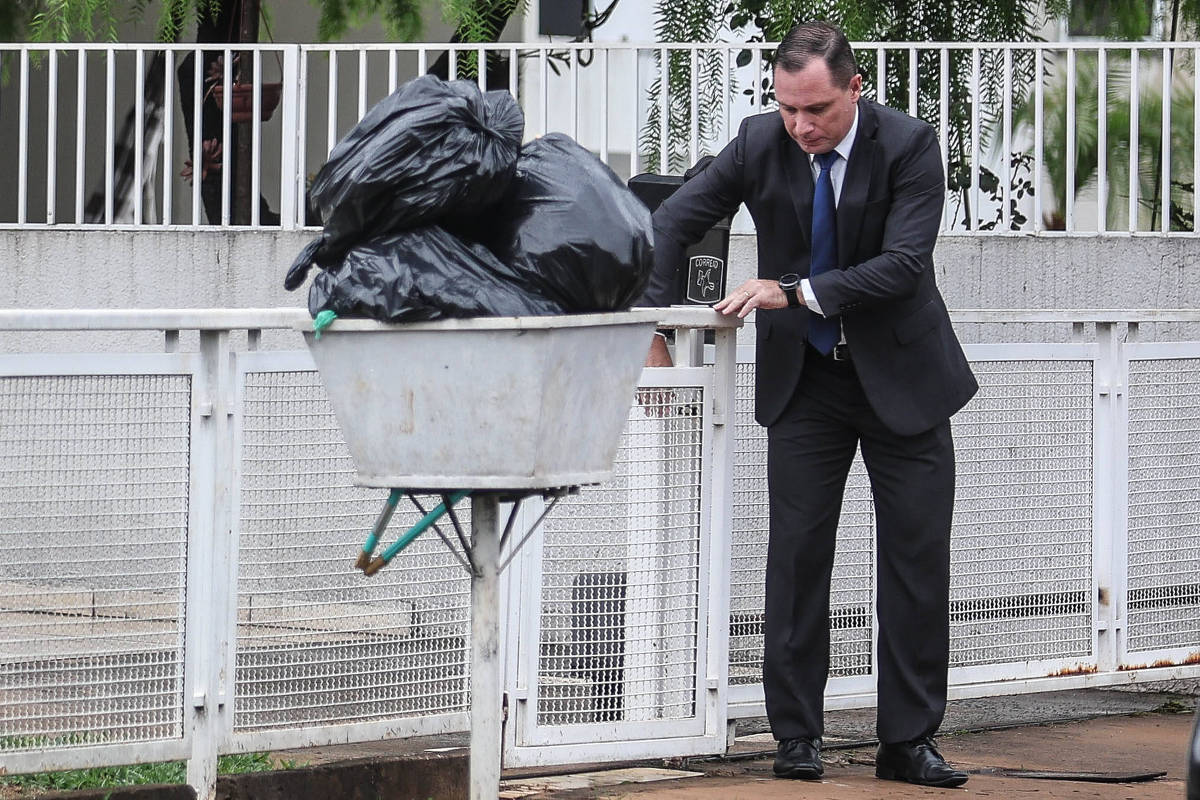 STF Inicia Cumprimento de Pena de Cid por Envolvimento em Trama Golpista em Brasília – 03/11/2025