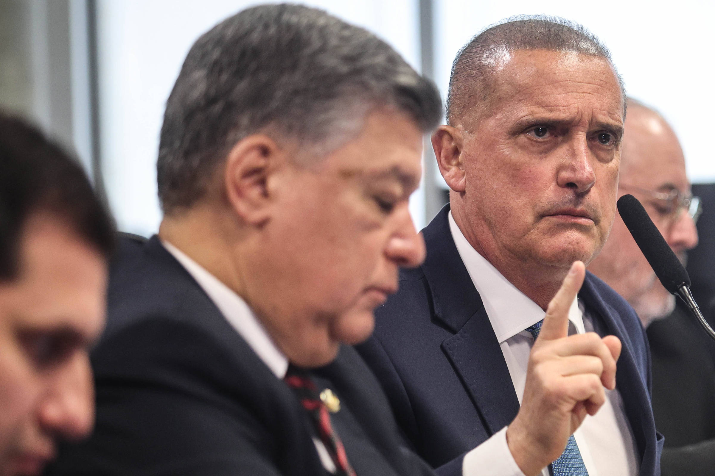 Deputado Interpreta Pagode Durante Sessão da CPI do INSS em Brasília – 06/11/2025