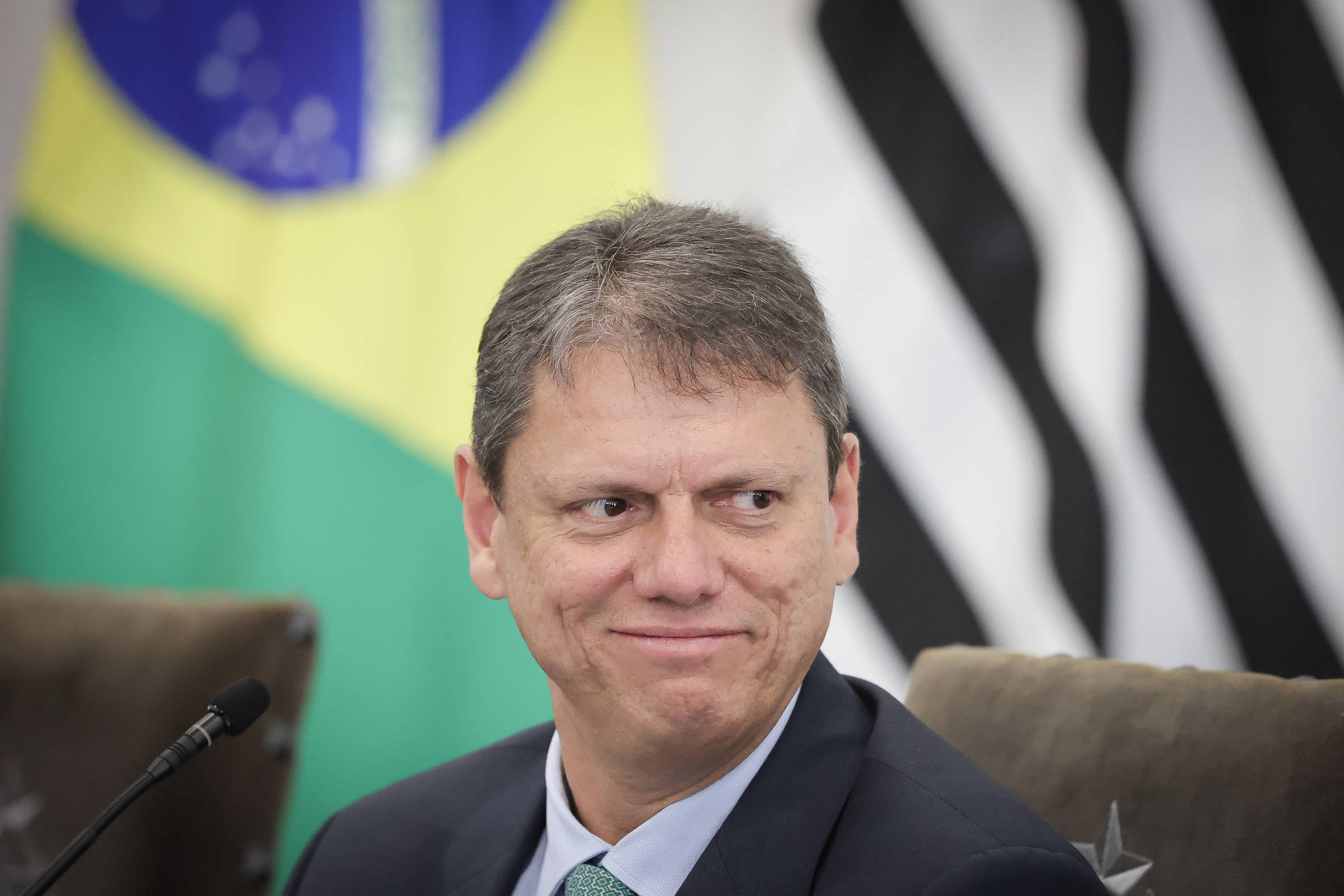 Tarcísio Expande Cargos Comissionados na Comunicação em São Paulo