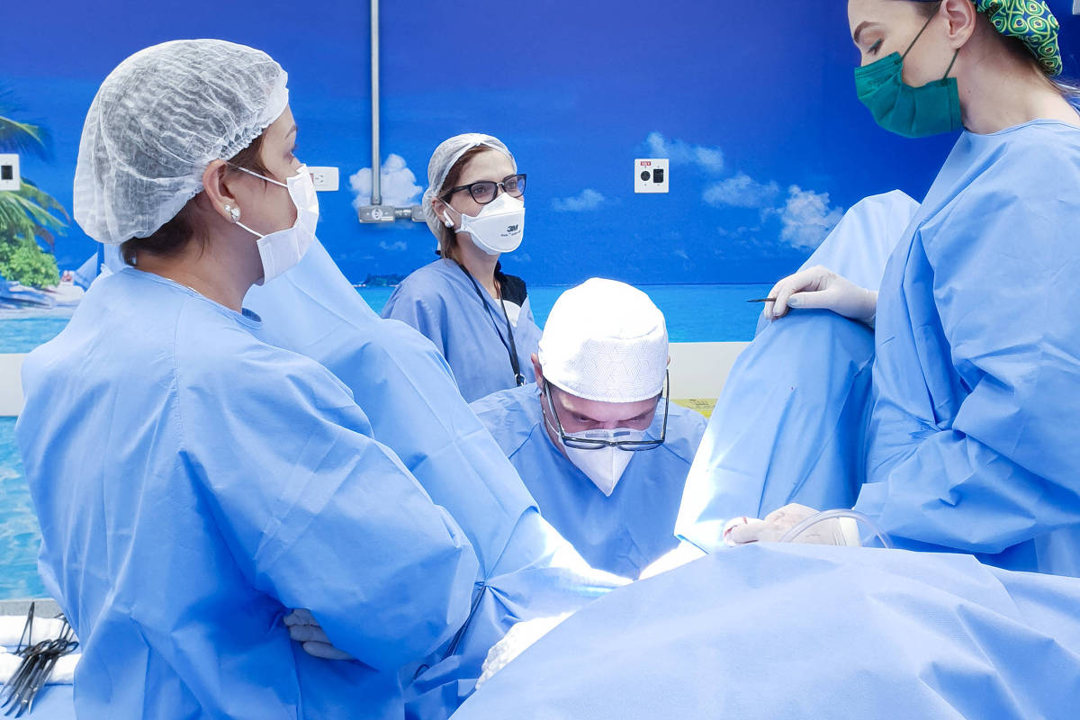 “Deputado Bolsonarista Sugere Exclusão de Cirurgia de Gênero do Plano de Saúde” – 07/11/2025 – Painel