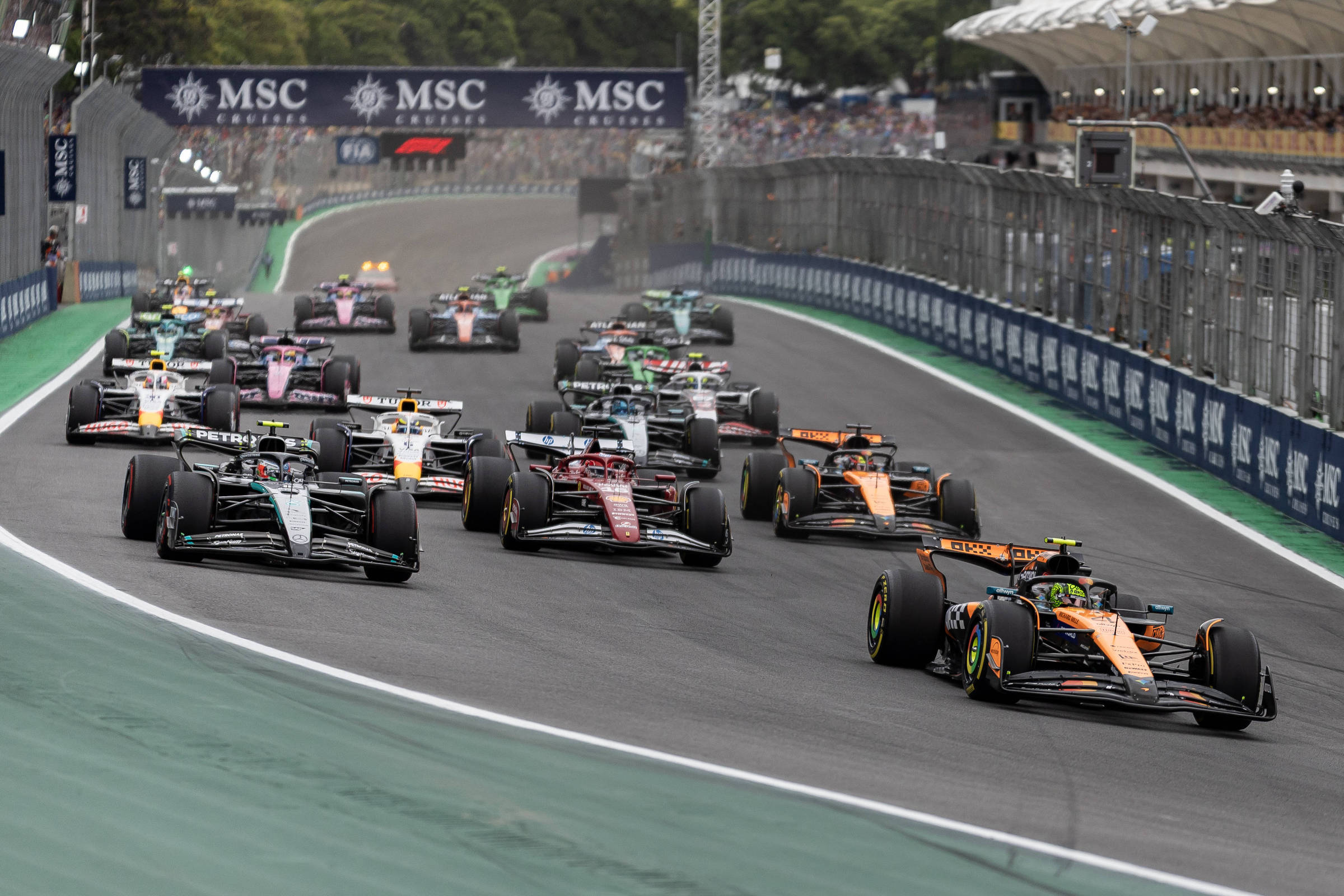 Norris conquista vitória em Interlagos, enquanto Verstappen avança no grid – 09/11/2025 – Esporte