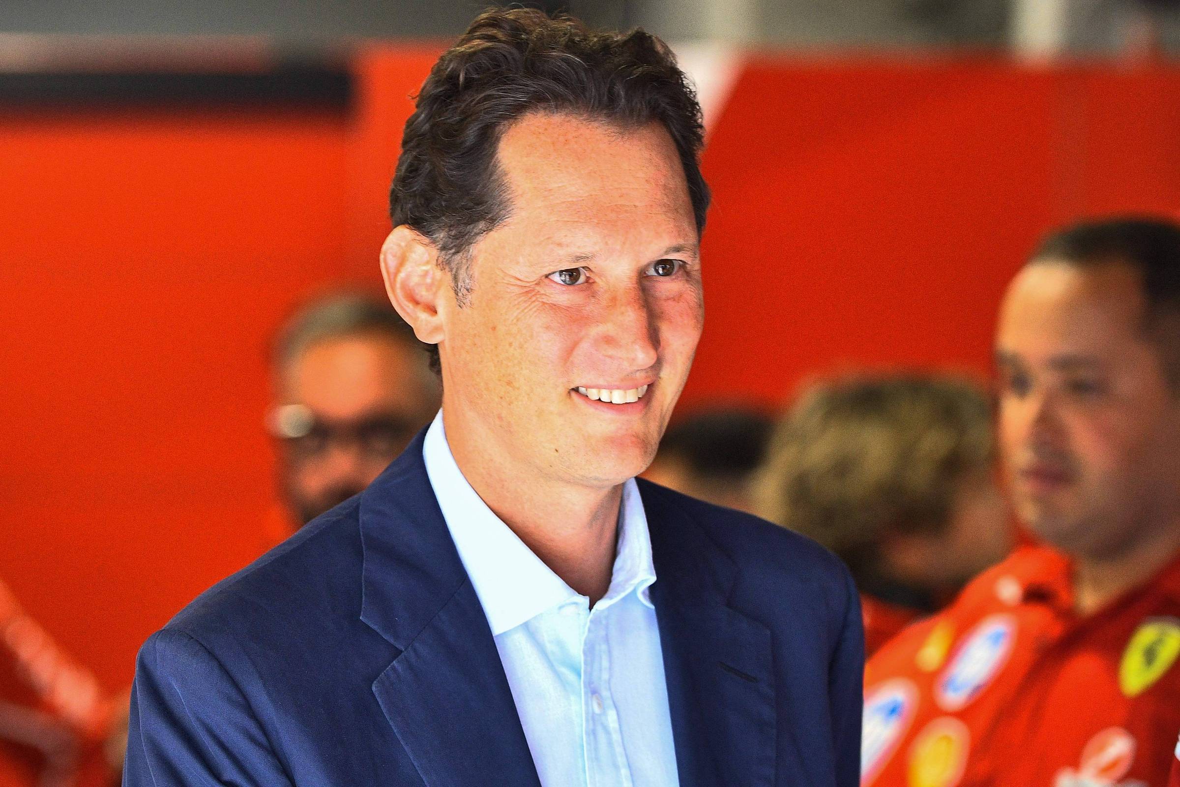 Presidente da Ferrari critica Hamilton e Leclerc após desempenho em competição – 10/11/2025 – Esporte