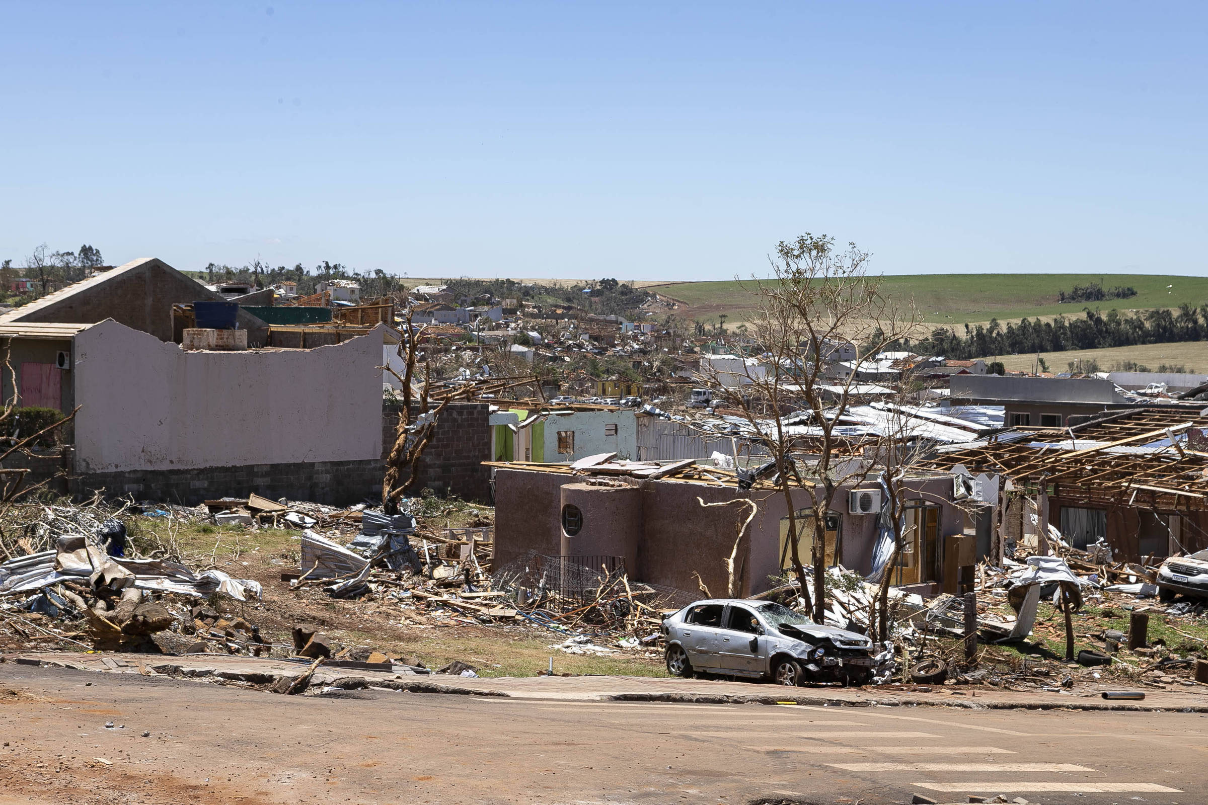 DPU Lança Força-Tarefa para Assistir Vítimas de Tornados no Paraná