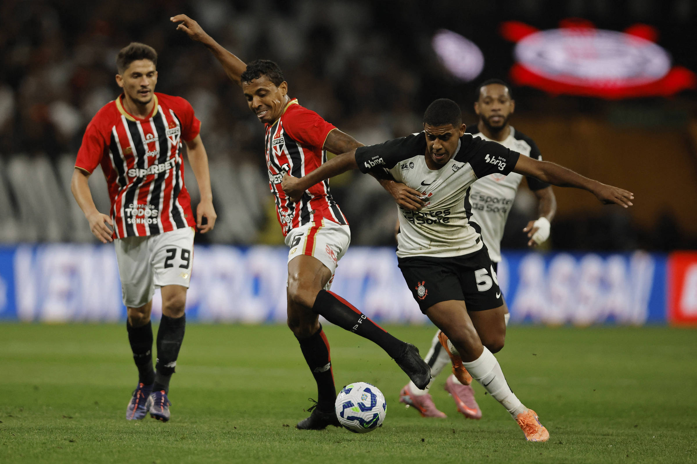Corinthians derrota São Paulo por 3 a 1 em partida realizada em Itaquera – 20/11/2025