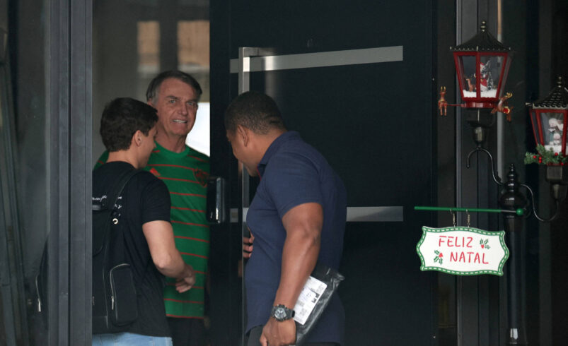 Defesa solicita a Moraes que Bolsonaro cumpra pena em prisão domiciliar – 21/11/2025