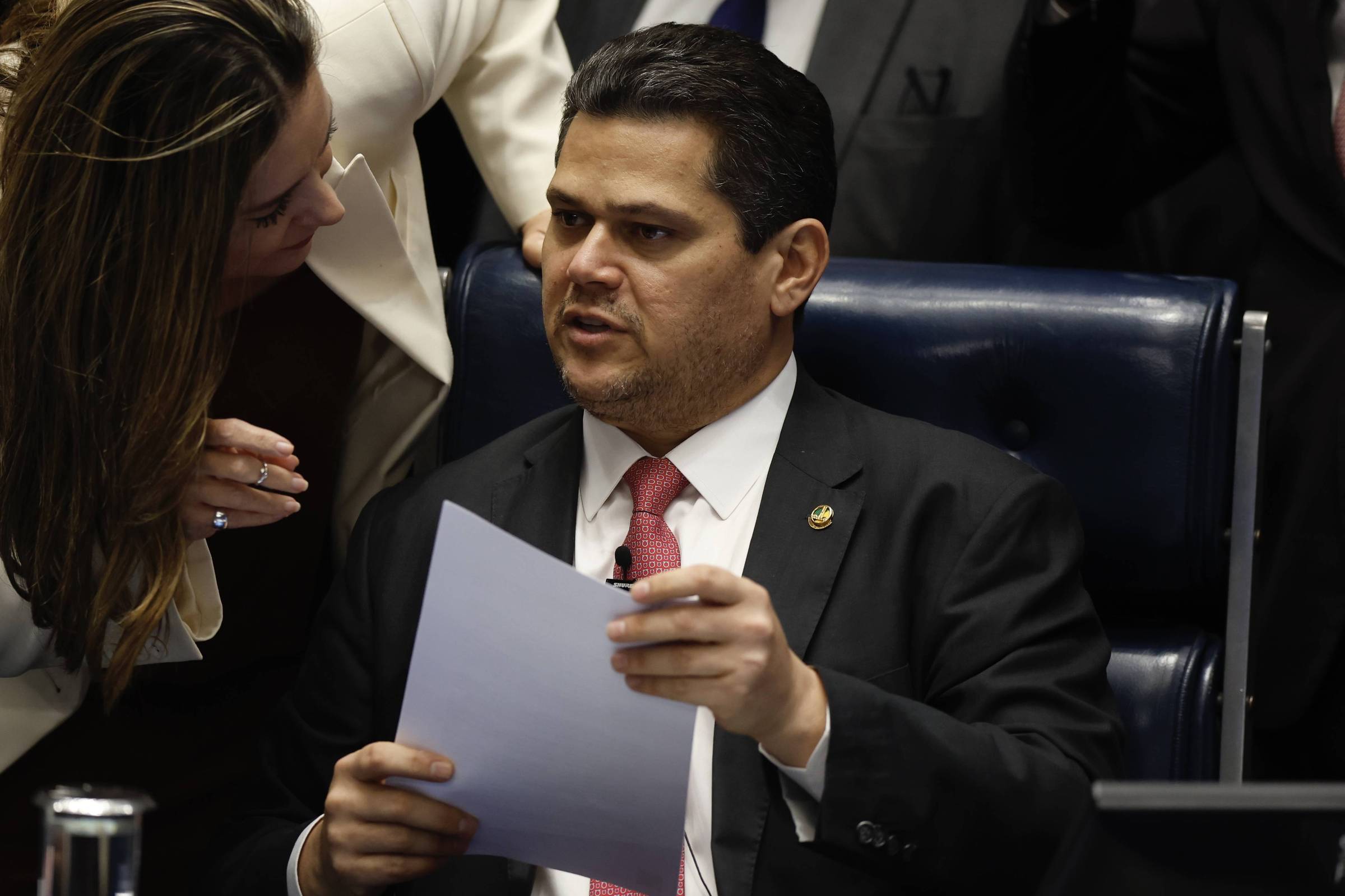 Senado Avalia Proposta de Redução de Penas para Tentativas de Golpe em 9 de Dezembro de 2025