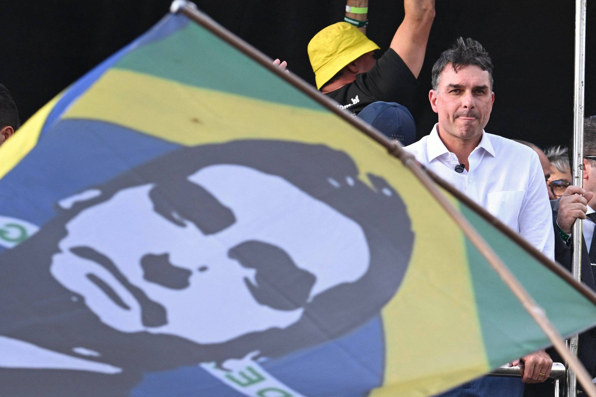 Análise: Decisão de Moraes Fortalece Oposição Durante Declínio de Bolsonaro – 22/11/2025 – Poder