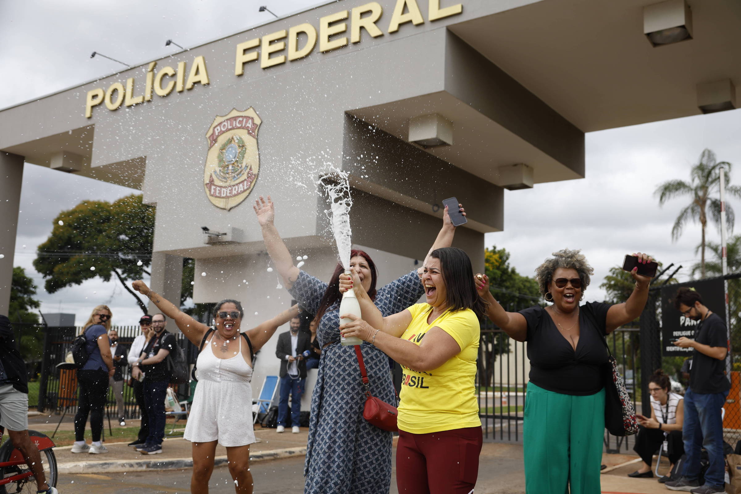 Críticas de Tarcísio e Centrão à Prisão de Bolsonaro em 22 de Novembro de 2025