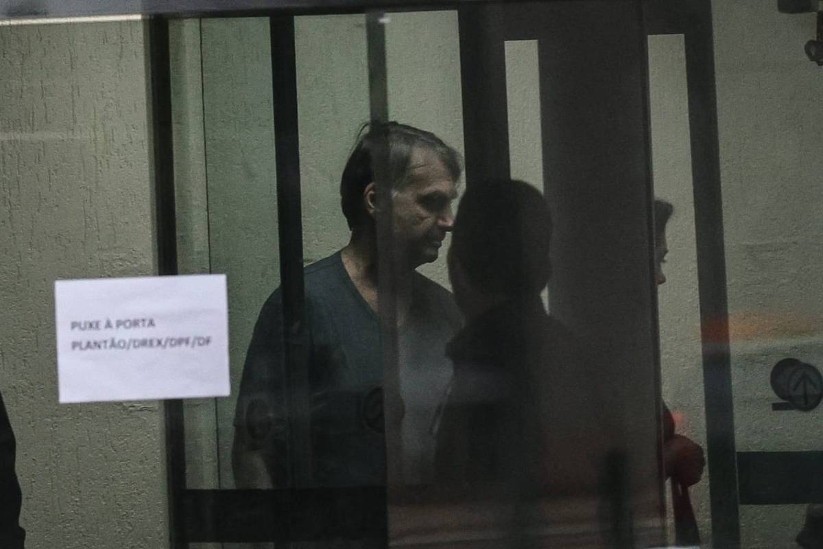 Bolsonaro Comunica Questões de Saúde e Tratamento Medicamentoso em Brasília – 27/11/2025