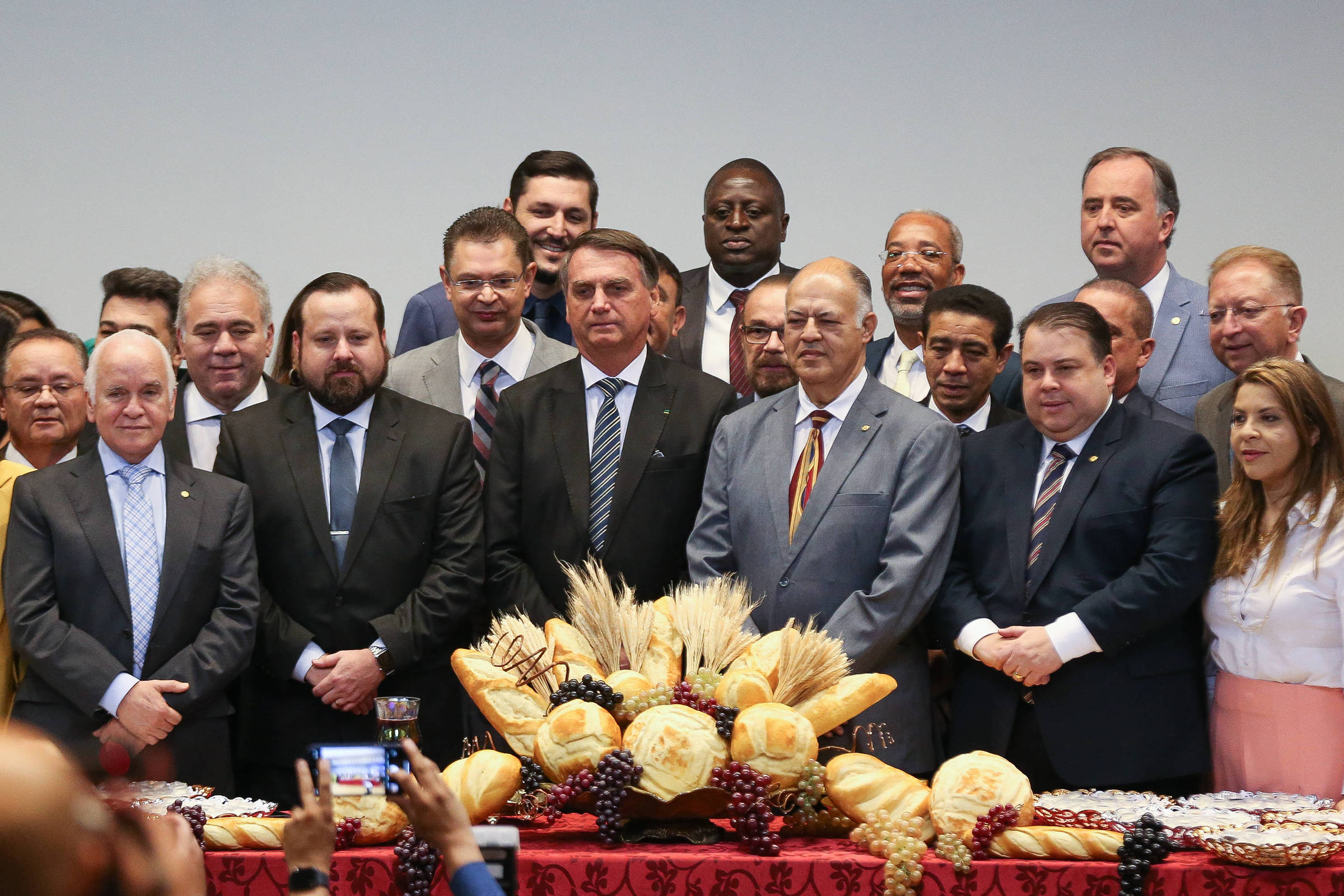 Prisão de Bolsonaro Gera Repercussões entre a Frente Evangélica no Brasil – 23/11/2025 – Poder