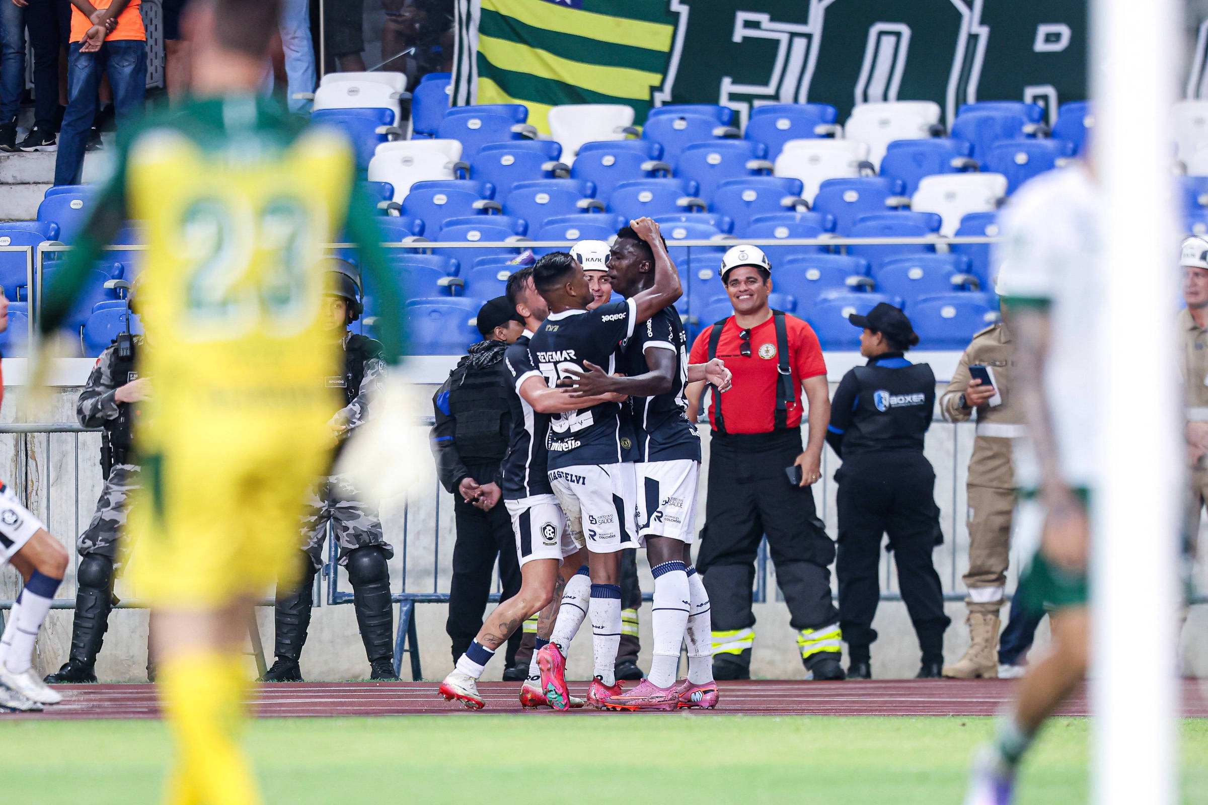 Série B: Coritiba, Athletico-PR, Chapecoense e Remo garantem acesso à Série A – 23/11/2025 – Esporte