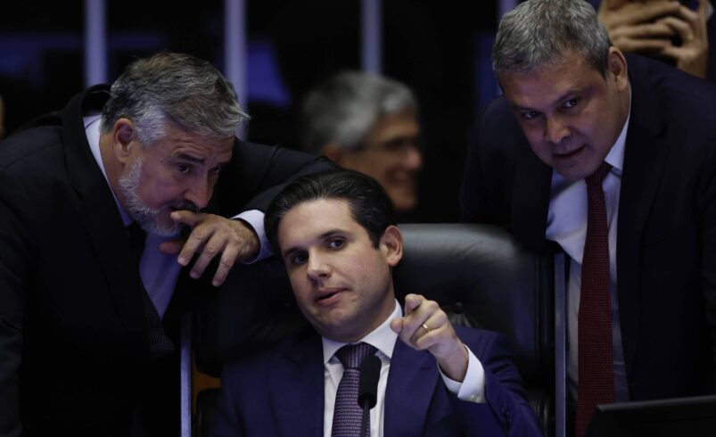 Conflito entre líderes políticos destaca perspectivas para as eleições de 2026 em Brasília – 25/11/2025 – Dora Kramer