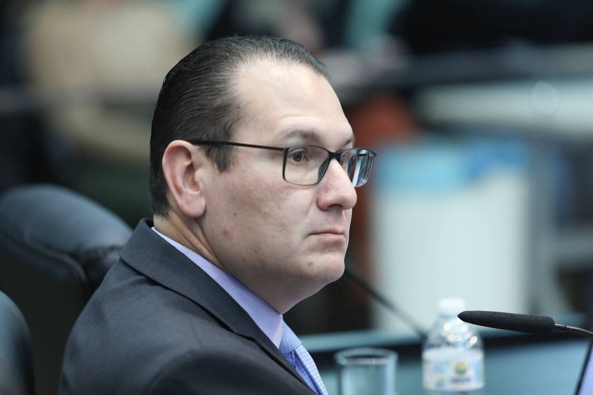 Deputado é Expulso por Acusação de Presidência em Outro Partido em [Local] – 25 de Novembro de 2025