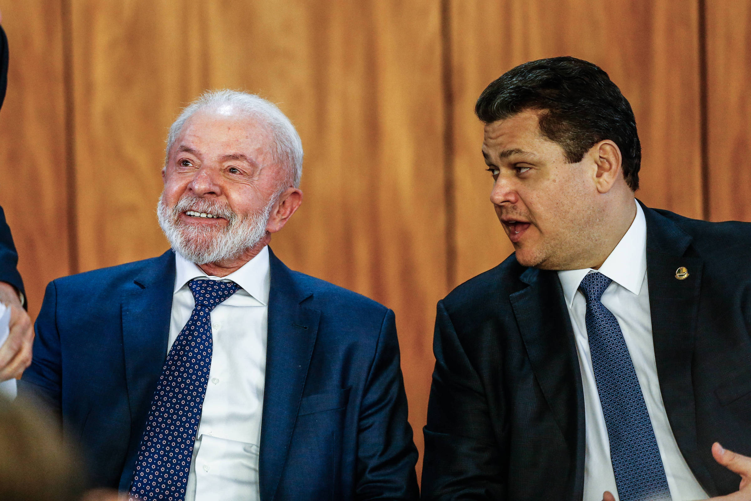 Senadores Expressam Críticas à Tensão entre o Governo e o Congresso em Brasília – 24/11/2025 – Poder