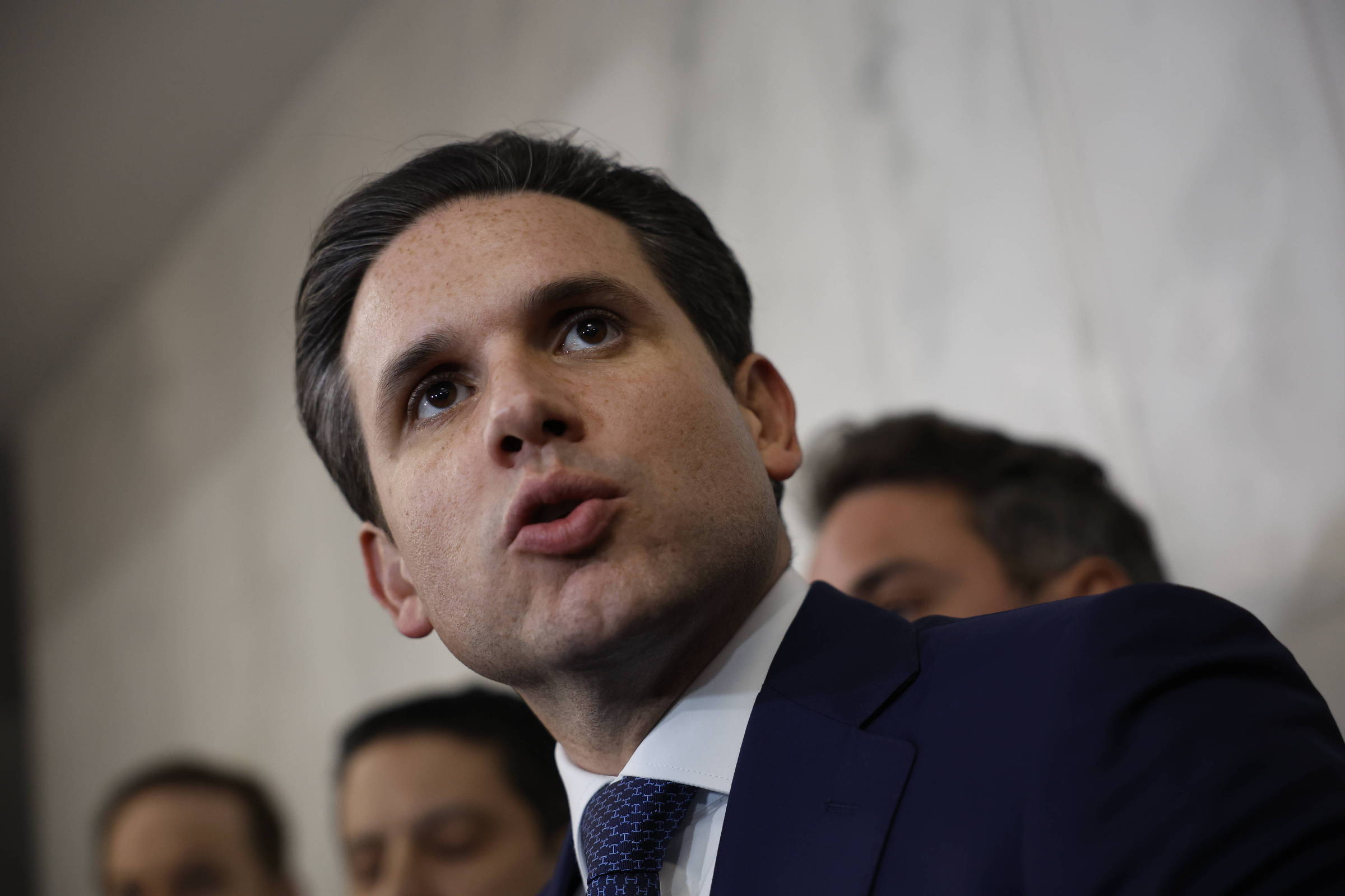 Motta Aponta Críticas à Interferência entre Poderes e à Blindagem do STF em Brasília – 04/12/2025