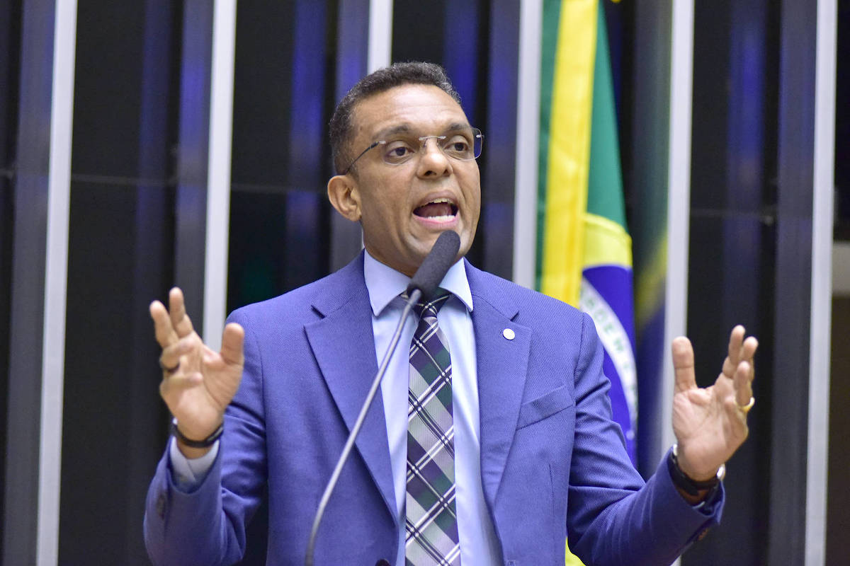 Deputado Critica Davi Alcolumbre por Crise Política Relacionada a Messias em 26 de Novembro de 2025