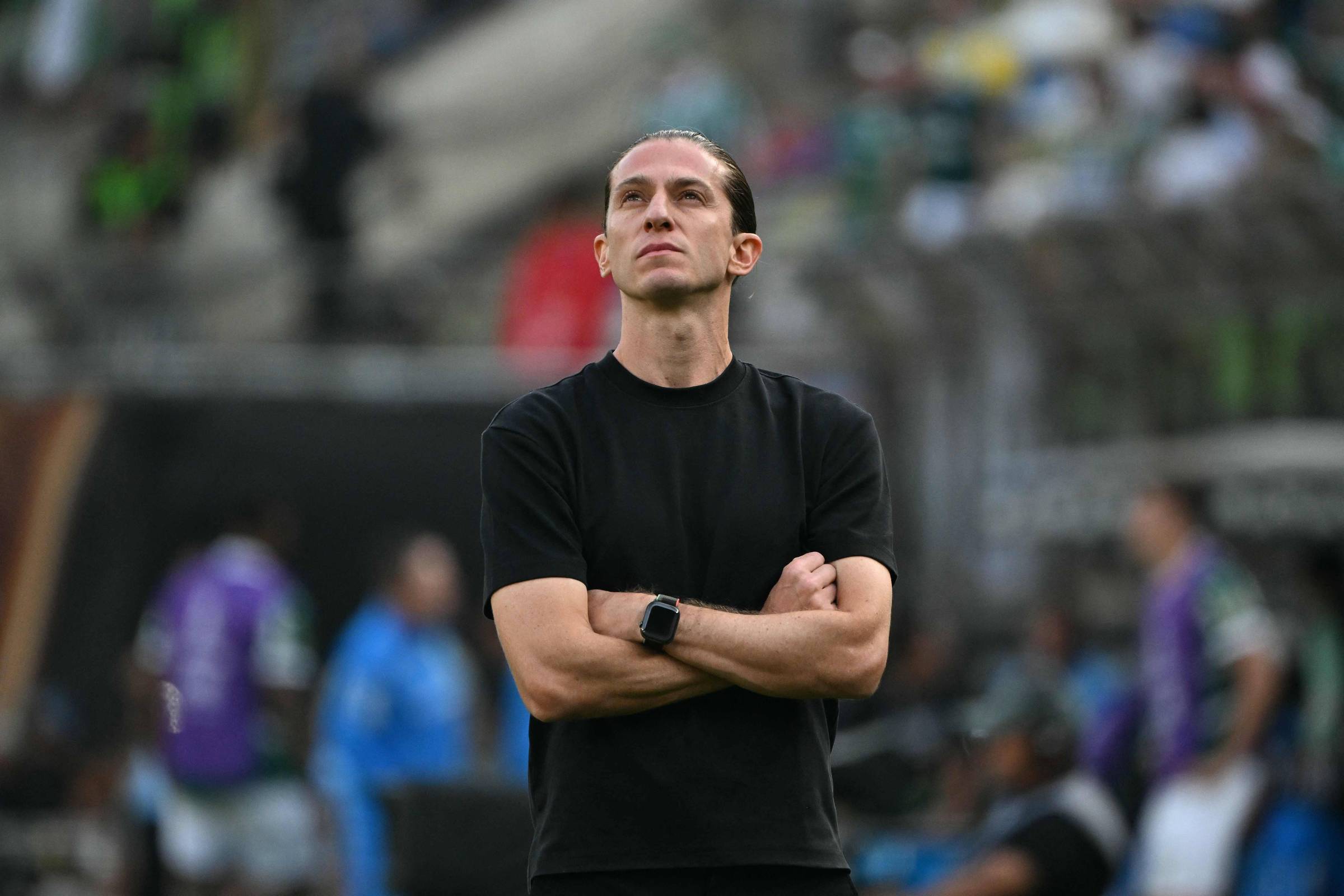 Filipe Luís, campeão da Libertadores, inicia carreira como técnico – 29/11/2025 – Esporte
