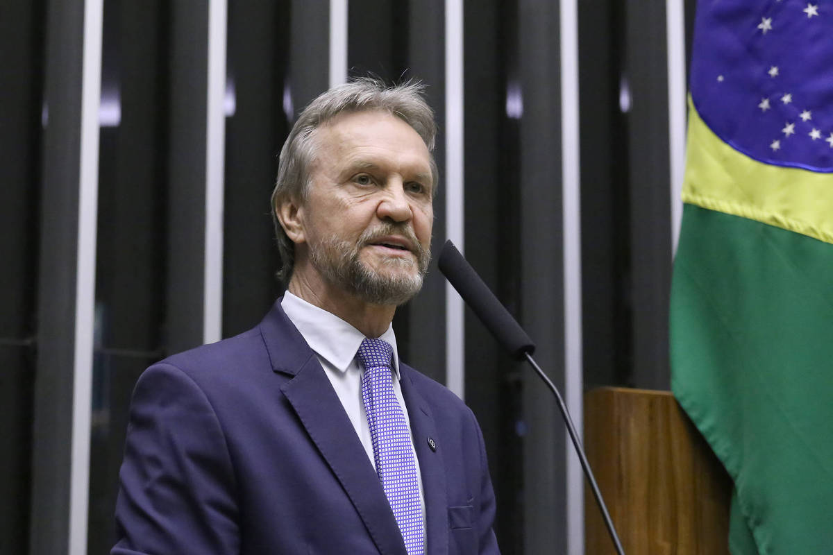 Novo Líder do PT Enfrenta Desafio de Reestabelecer Relação com Hugo Motta