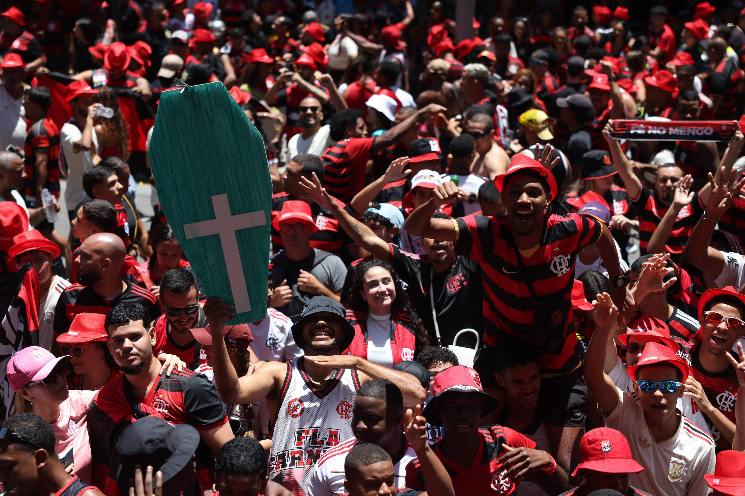 Flamengo: Torcedores Recepcionam Campeões da Libertadores – 30/11/2025 – Esporte