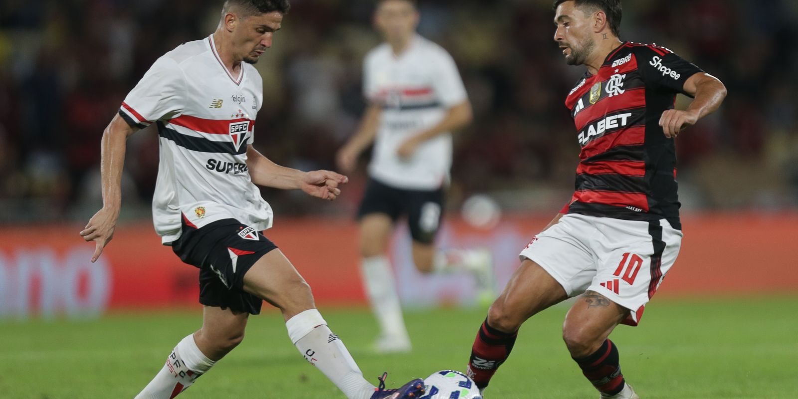 Flamengo Enfrenta o São Paulo em Busca da Liderança do Campeonato Brasileiro