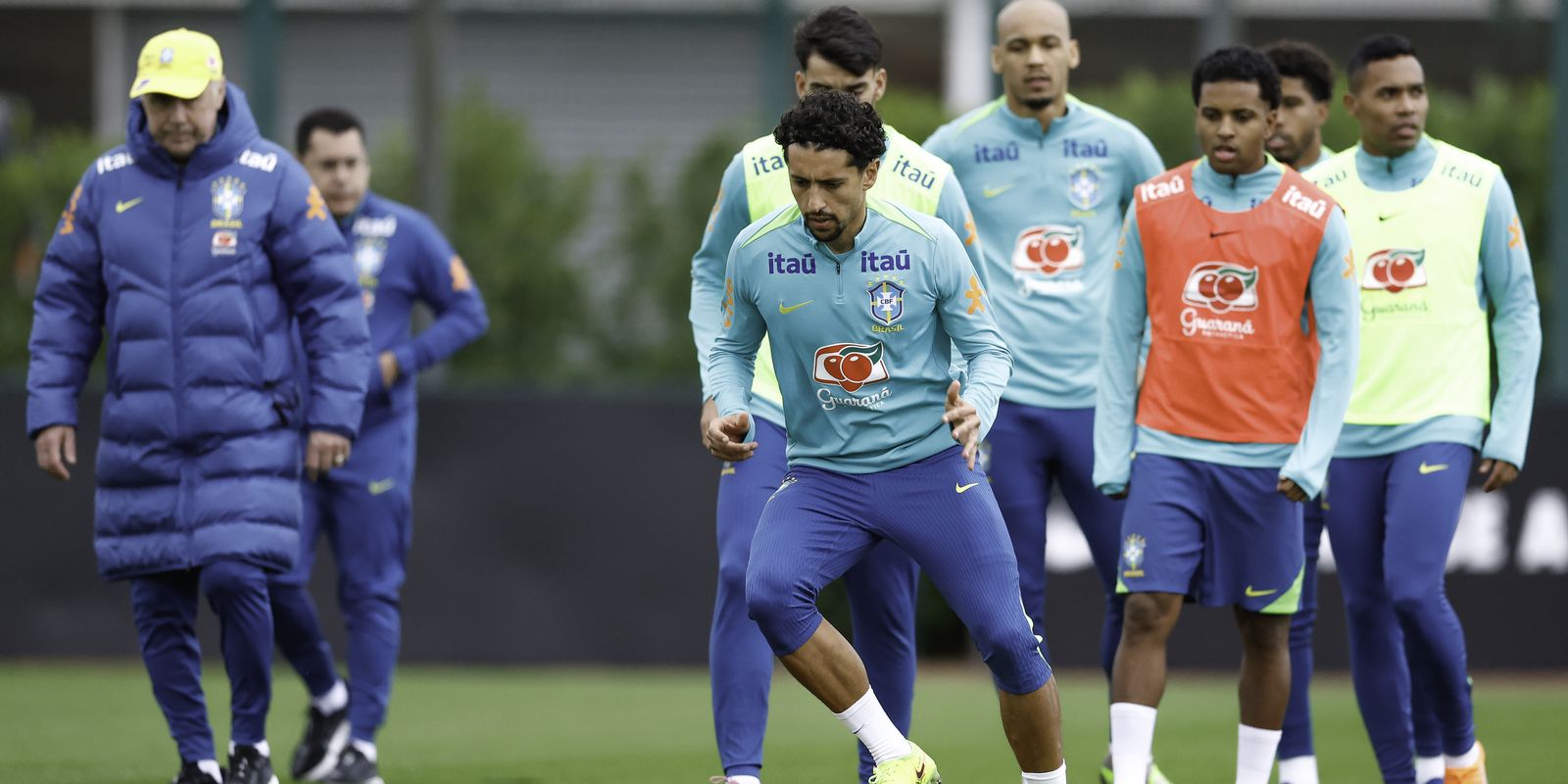 Ancelotti comanda treino da equipe completa em Londres antes de competição