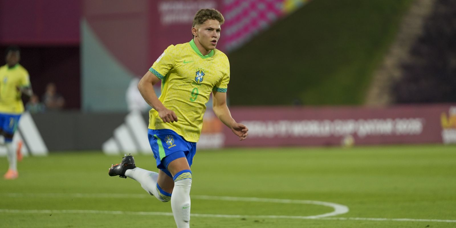 Brasil garante vaga na semifinal do Mundial Sub-17 com gol no último minuto