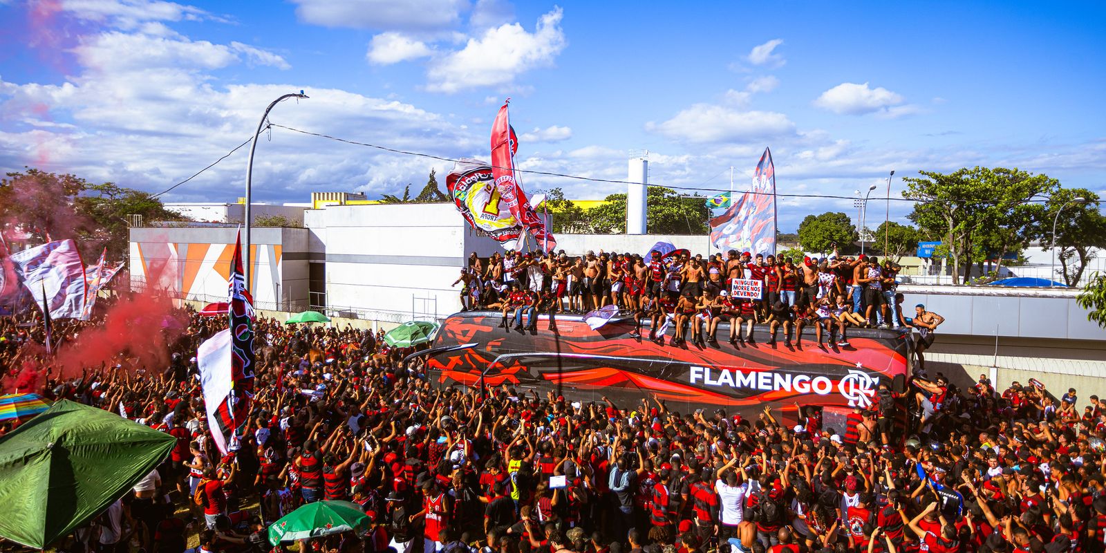 Flamengo parte para a final da Libertadores com apoio da torcida