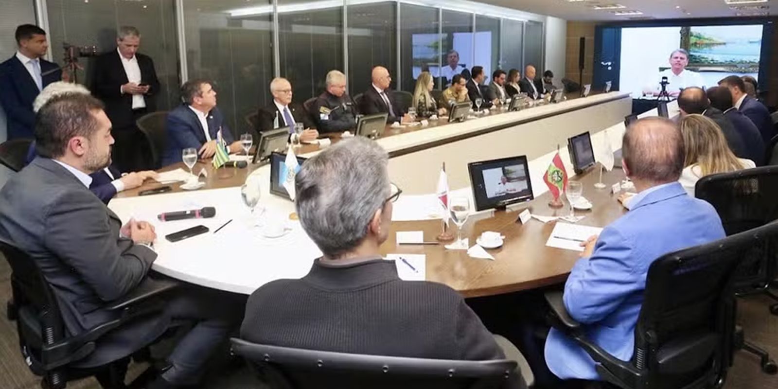 Sete Governadores Formam “Consórcio da Paz” Após Ação de Segurança no Rio de Janeiro