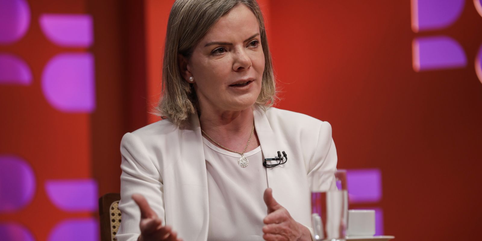 Gleisi Hoffmann Acusa Políticos de Direita de Buscarem Intervenção dos EUA no Brasil