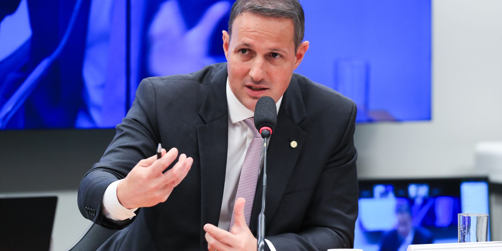 Derrite Lança Quinta Versão do Projeto de Lei Antifalsificação em Resposta às Críticas do Governo