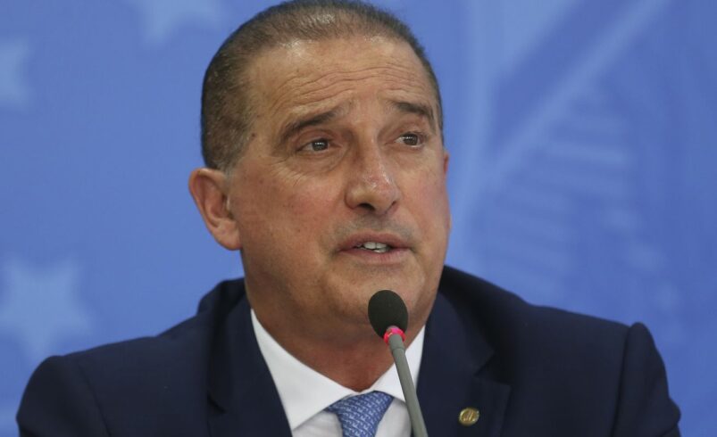 Ministro de Bolsonaro Reconhece Recorrência de Problemas com Descontos em Políticas Públicas