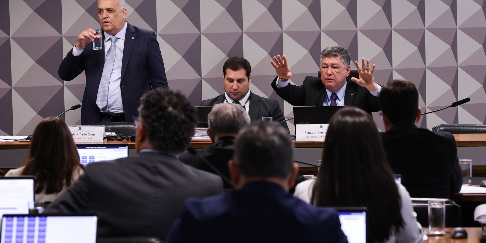 CPMI do INSS Convoca Proprietário do Banco Master e Governador Zema para Depoimentos